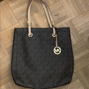 Micheal kors purse